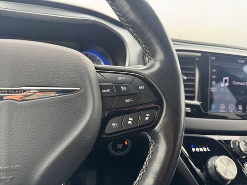 Used 2020 Chrysler Pacifica Touring-L Plus image 9