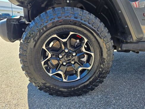 Used 2023 Jeep Wrangler Unlimited Rubicon w/ Cold Weather Group AWD/4WD image 18