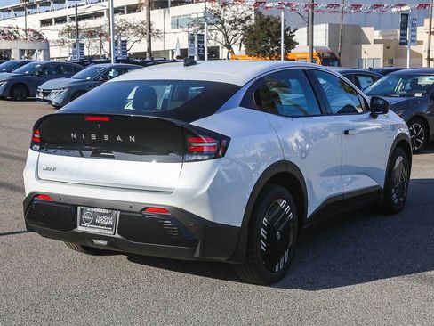 New 2026 Nissan Leaf w/ Illuminated Package FWD image 8
