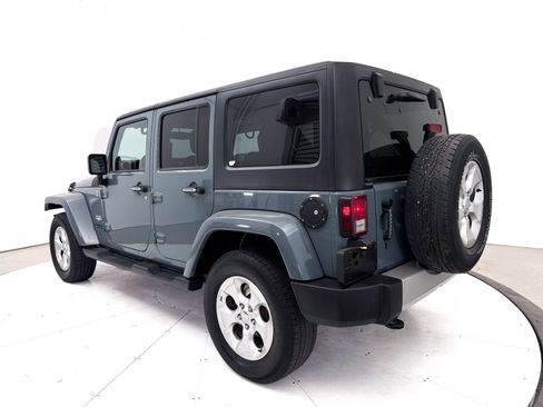 Used 2014 Jeep Wrangler Unlimited Sahara w/ Connectivity Group AWD/4WD image 10
