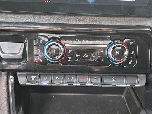 Used 2024 GMC Sierra 2500 AT4 w/ AT4 Premium Plus Package image 28