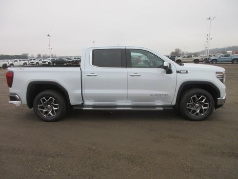 New 2026 GMC Sierra 1500 SLT w/ SLT Premium Plus Package image 3