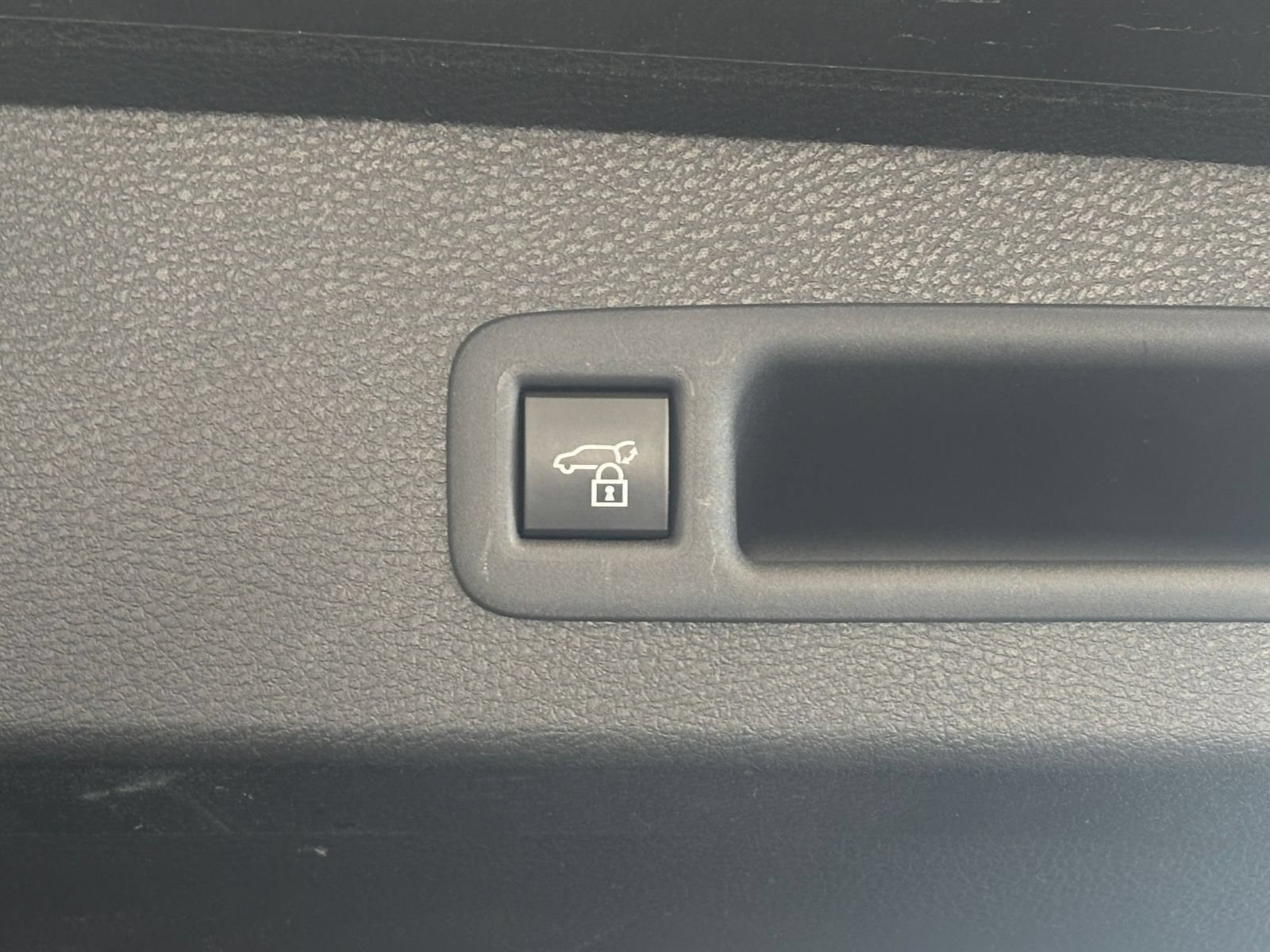 Used 2025 Toyota Sienna XLE FWD image 22