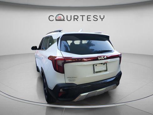 New 2026 Kia Seltos EX FWD image 2