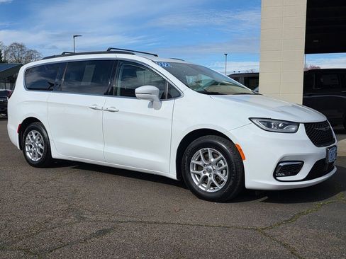 Used 2022 Chrysler Pacifica Touring-L image 34