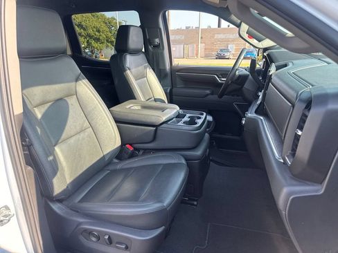 Used 2025 GMC Sierra 1500 SLT RWD image 12