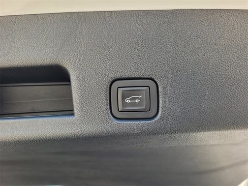 Certified 2025 Chevrolet Traverse LT image 11