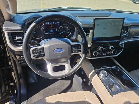 Used 2024 Ford Expedition Max XLT image 17