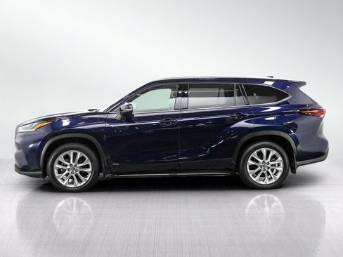 Used 2024 Toyota Highlander Limited AWD/4WD image 2