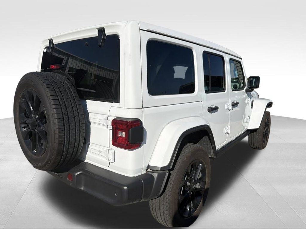 Used 2025 Jeep Wrangler Unlimited Sahara w/ Safety Group AWD/4WD image 27