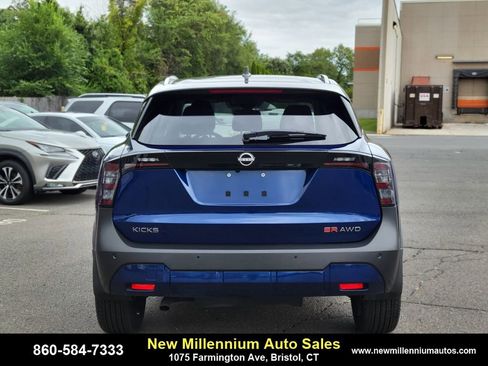 Used 2025 Nissan Kicks SR image 4