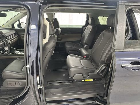 New 2026 Kia Carnival EX image 16
