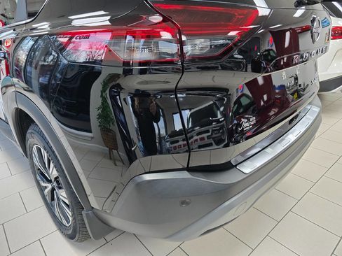 Used 2023 Nissan Rogue SV w/ SV Premium B Package image 13