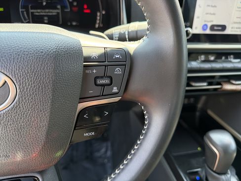 Used 2025 Toyota Camry SE image 26