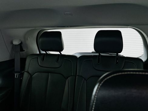 Used 2023 Jeep Grand Cherokee L Limited image 29