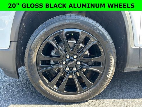 Certified 2023 GMC Acadia SLE w/ Driver Convenience Package image 2