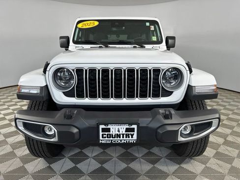 Used 2025 Jeep Wrangler Unlimited Sahara AWD/4WD image 9