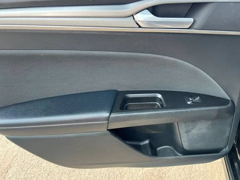 Used 2017 Ford Fusion SE FWD image 17