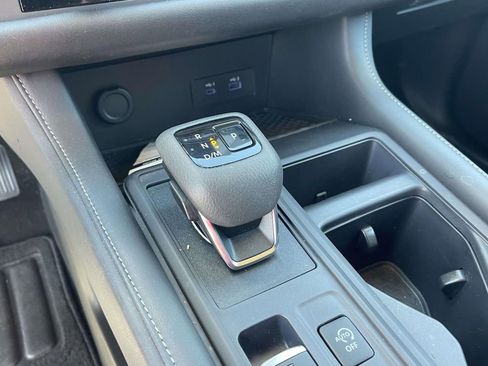 Used 2024 Nissan Pathfinder S image 30