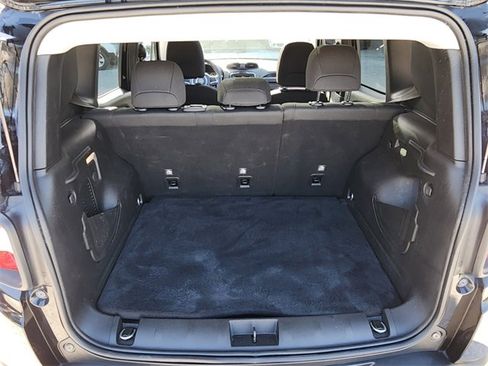 Used 2020 Jeep Renegade Latitude w/ Cold Weather Group image 17