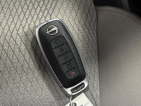 Used 2025 Nissan Rogue SV image 24