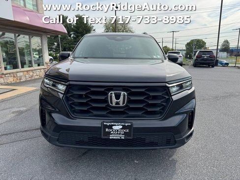 Used 2025 Honda Pilot Sport image 2