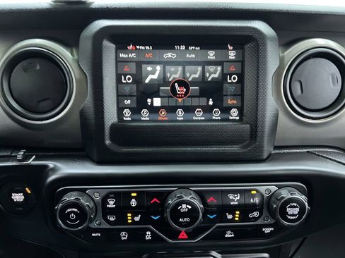 Used 2021 Jeep Gladiator Willys AWD/4WD image 23