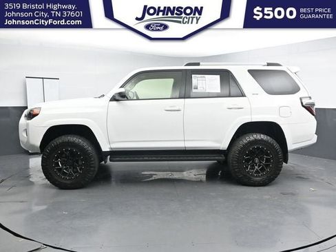 Used 2022 Toyota 4Runner SR5 AWD/4WD image 8