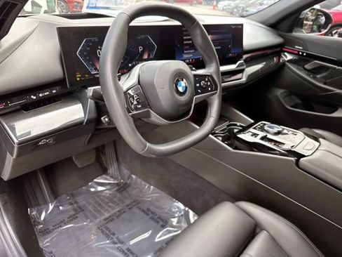 Used 2025 BMW 530i xDrive AWD/4WD image 21