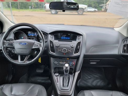 Used 2016 Ford Focus SE w/ Equipment Group 201A image 12