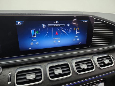 Used 2024 Mercedes-Benz GLS 450 4MATIC image 10