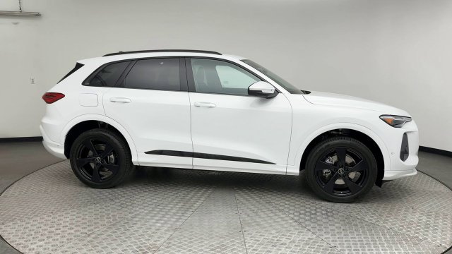 Used 2025 Audi Q5 Premium Plus w/ Premium Plus AWD/4WD image 9