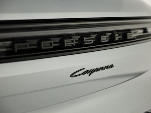 Certified 2025 Porsche Cayenne image 15