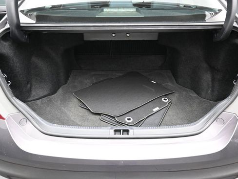 Used 2016 Toyota Camry LE image 21