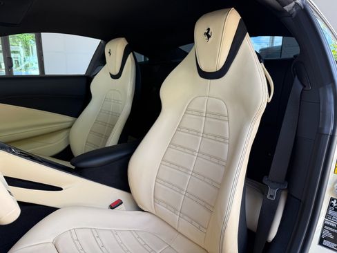 Used 2022 Ferrari Roma RWD image 24