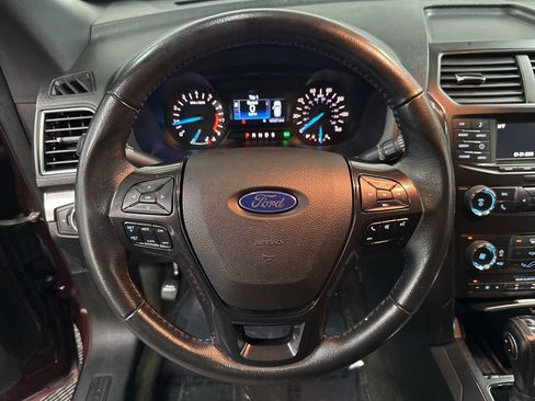 Used 2018 Ford Explorer XLT image 13