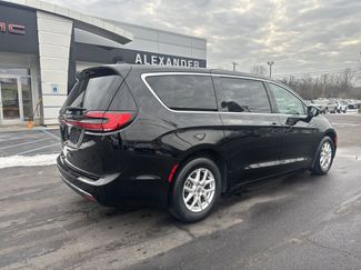 Used 2024 Chrysler Pacifica Touring-L video 3