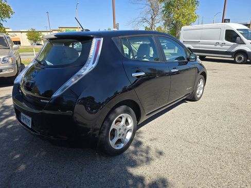 Used 2015 Nissan Leaf SV w/ LED & Quick Charge Package FWD image 5