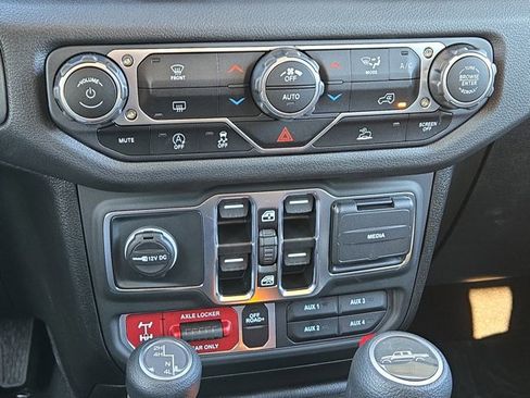 New 2025 Jeep Gladiator Sport image 26