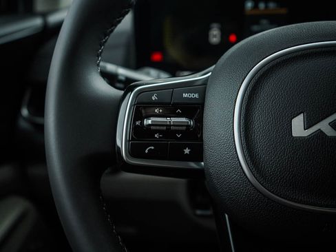 New 2026 Kia Carnival LXS image 21