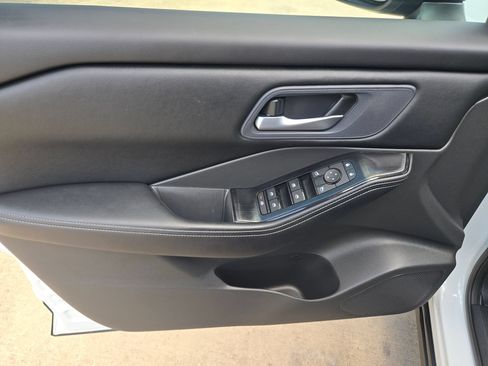 Certified 2026 Nissan Rogue SV FWD image 11