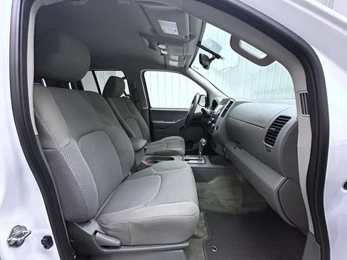 Used 2018 Nissan Frontier SV w/ Value Truck Package AWD/4WD image 15