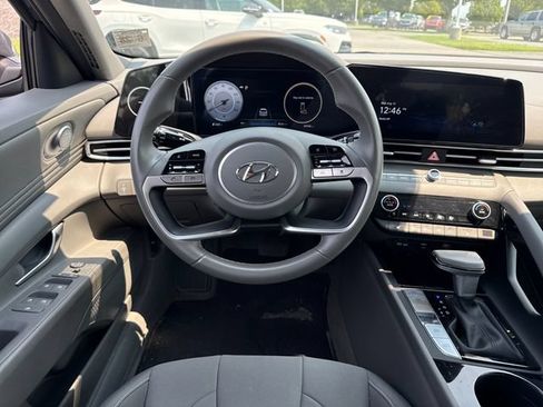 Used 2023 Hyundai Elantra SEL w/ Convenience Package FWD image 19