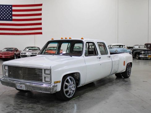 Used 1988 Chevrolet Silverado 3500 2WD Crew Cab image 3