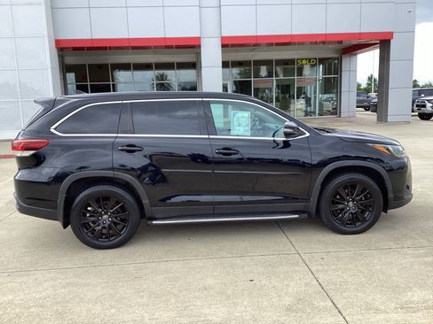 Used 2019 Toyota Highlander SE FWD image 8