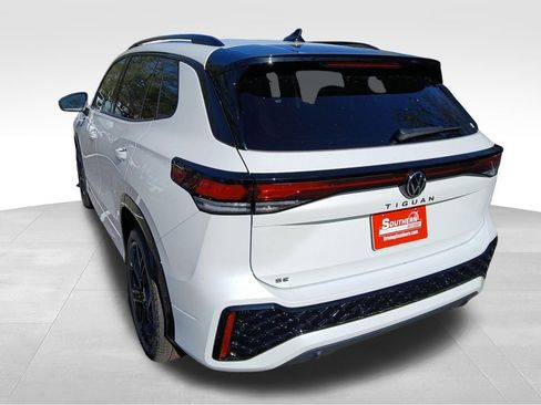 New 2026 Volkswagen Tiguan SE R-Line image 3