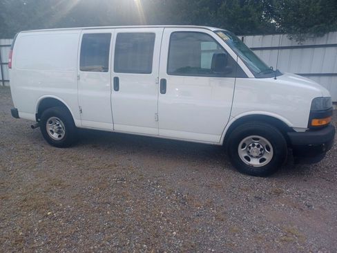 Used 2020 Chevrolet Express 2500 2500 Cargo w/ Driver Convenience Package image 4