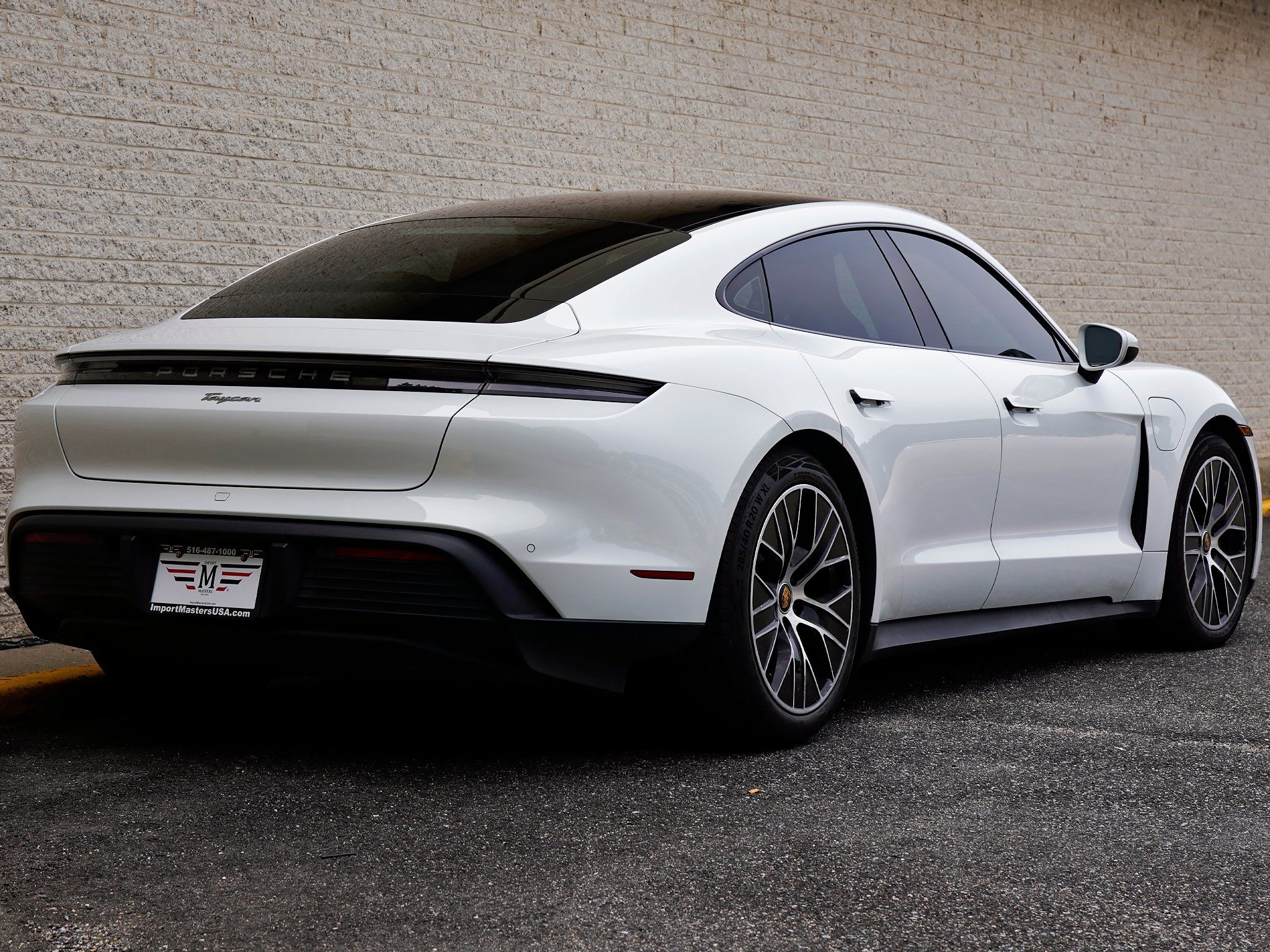 Used 2022 Porsche Taycan RWD image 7