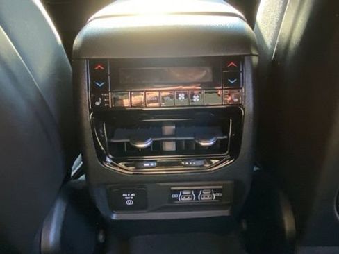 Used 2022 Jeep Grand Cherokee L Overland w/ Luxury Tech Group IV image 27