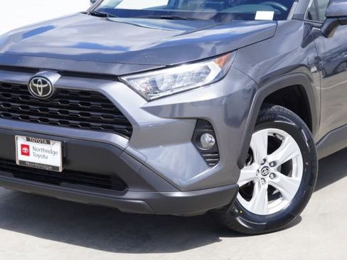 Used 2020 Toyota RAV4 XLE w/ Convenience Package FWD image 5